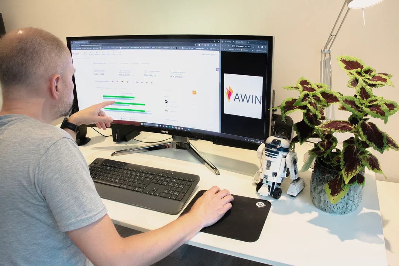 Andreas bruker Awin på affiliatekontoret